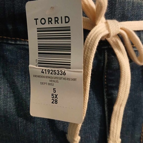 Torrid Lot of 2 Bermuda Pull-On Shorts - Size 28 (5X) (Dark Blue & Khaki) - Picture 12 of 13